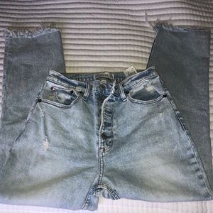 A&F light wash mom jeans size 26
